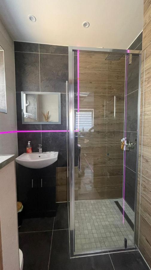 #4 Tgha Luxury One Bedroom Apartment In Athlone Exterior foto